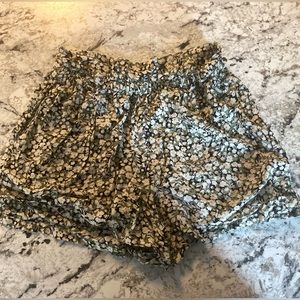 Tills green and black high waisted flower shorts